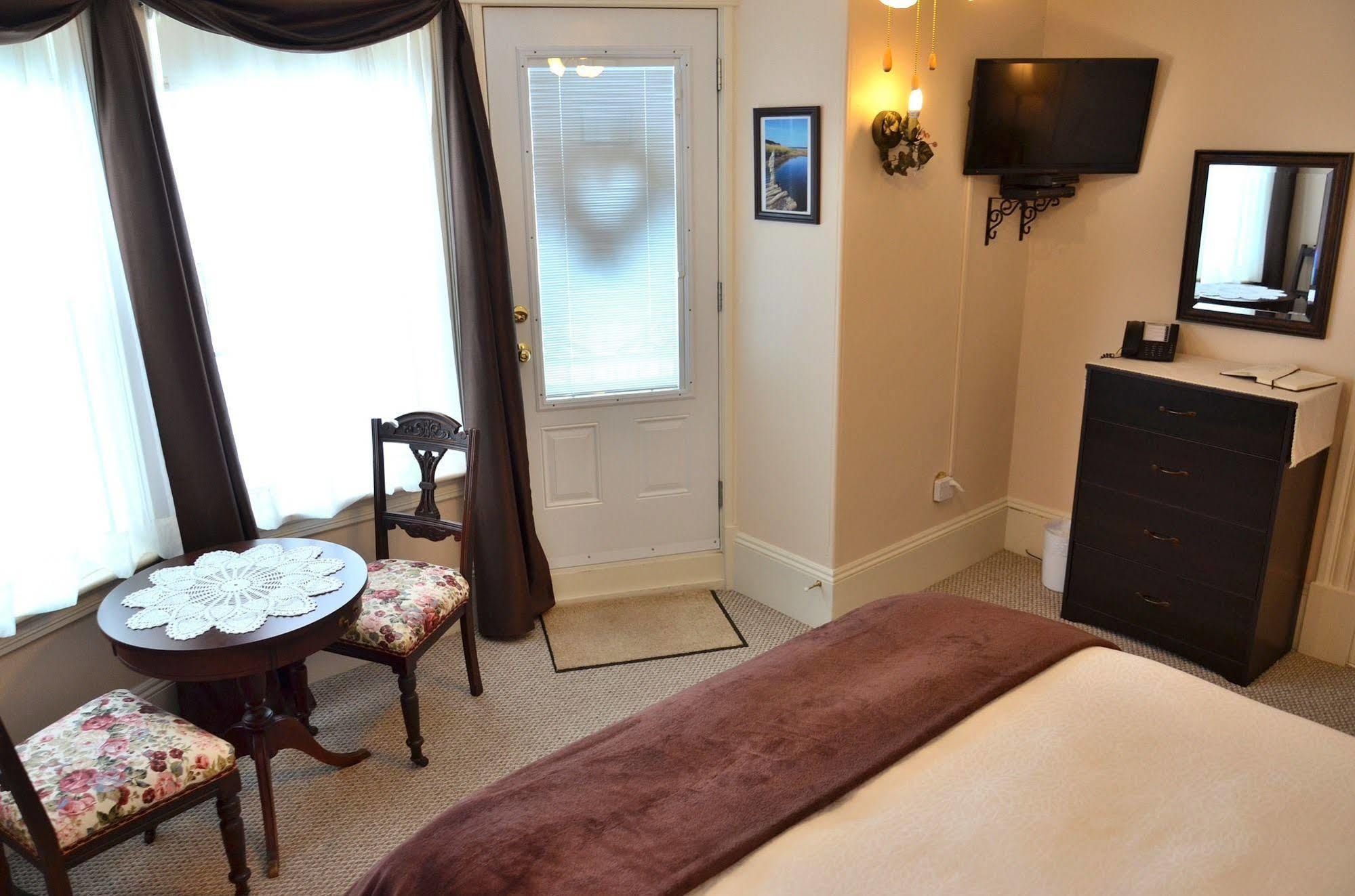 Island Home Bed And Breakfast Summerside Bagian luar foto